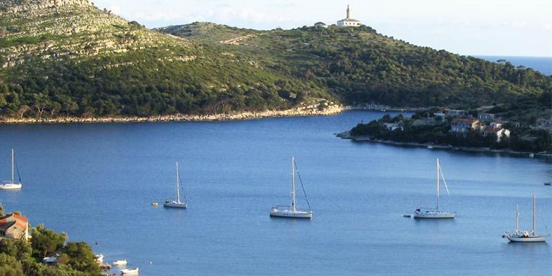 Skrivena-luka-Lastovo-Anchoring