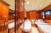 Motor Yacht BUGIA for Charter in Italy (10)